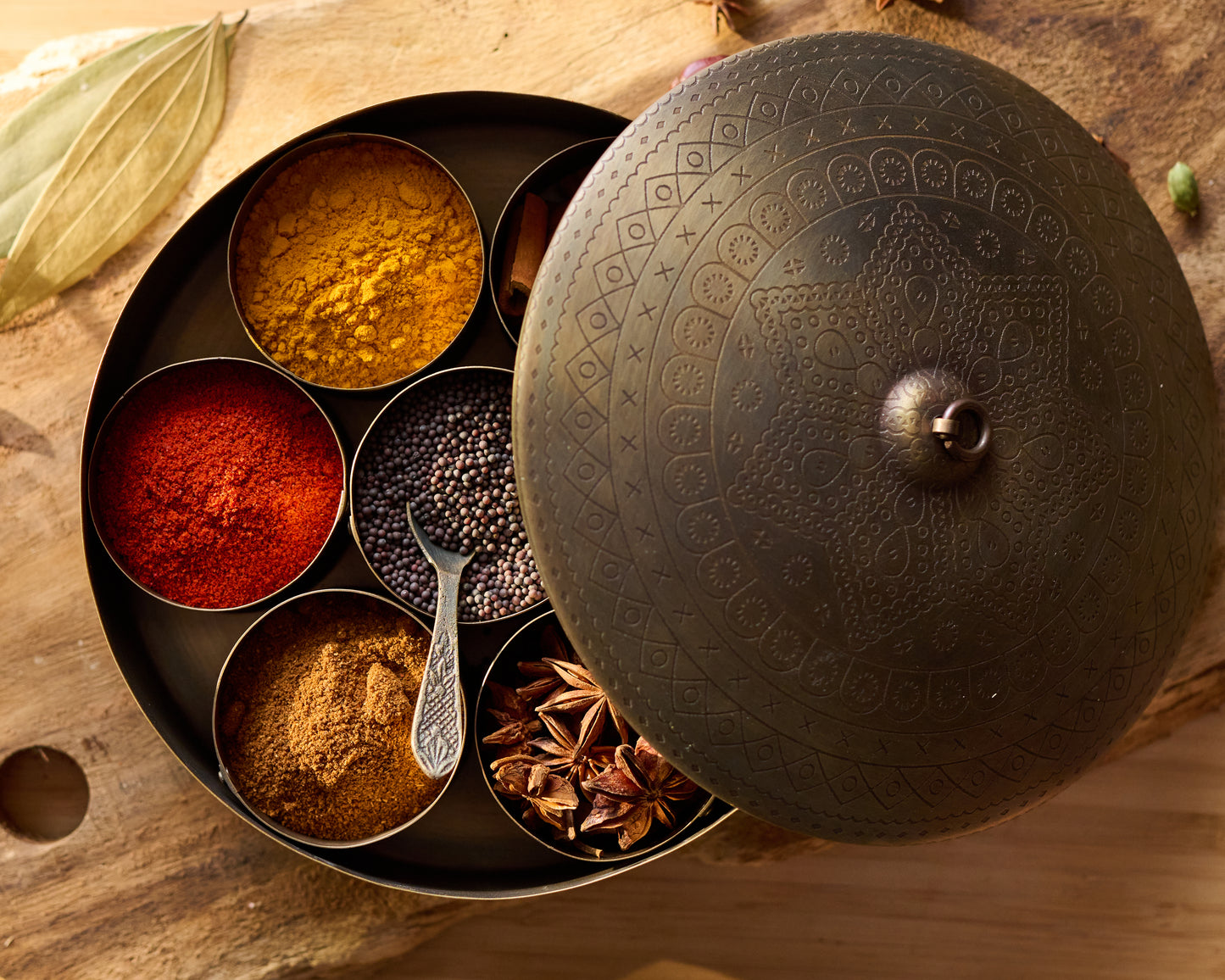 YFL home Brass Masala Dani